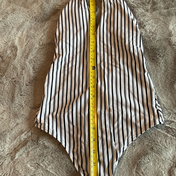 O’neill one piece swimsuit, halter top, black and white. XS. Never worn. - Picture 9 of 10